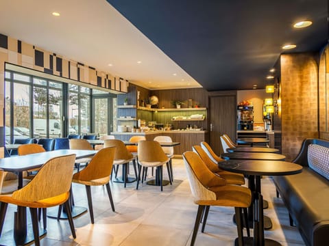 Buffet breakfast for a fee on weekends