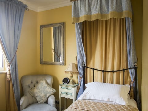 Standard Single Room, Ensuite (Louise Room)