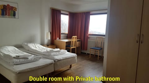 Twin Room, Private Bathroom | Pillowtop beds, free WiFi, bed sheets