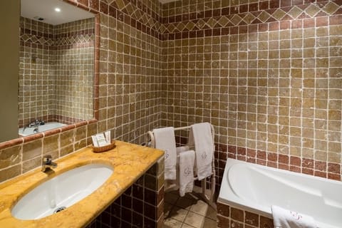 Superior Double Room, Terrace | Bathroom | Bathtub, hair dryer, towels