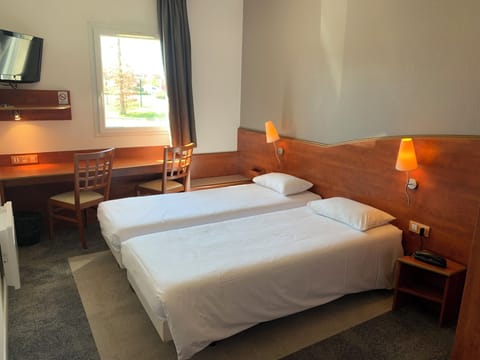 Comfort Twin Room | Premium bedding, desk, blackout drapes, soundproofing