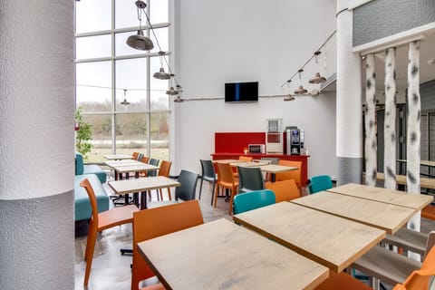 Daily buffet breakfast (EUR 5.90 per person)