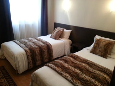 Standard Twin Room | Premium bedding, desk, iron/ironing board, free WiFi