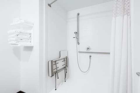 Room, 1 King Bed, Accessible (Mobility & Hearing, Roll-in Shower) | Bathroom shower