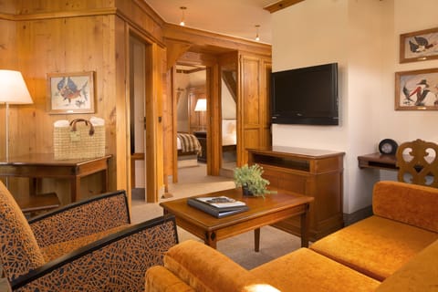 Junior Suite (Access to Asiane Spa) | In-room safe, individually decorated, individually furnished, desk