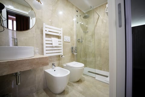 Standard Single Room, 1 Twin Bed | Bathroom | Shower, free toiletries, hair dryer, bidet