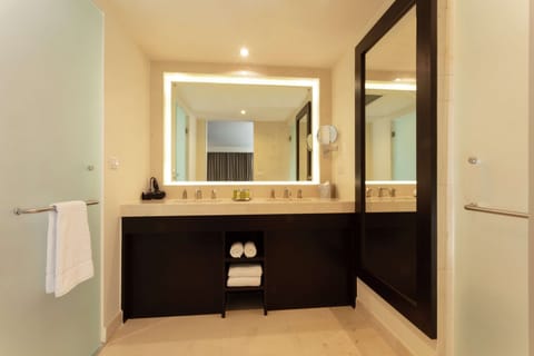 Suite, 1 King Bed | Bathroom | Shower, free toiletries, hair dryer, bidet