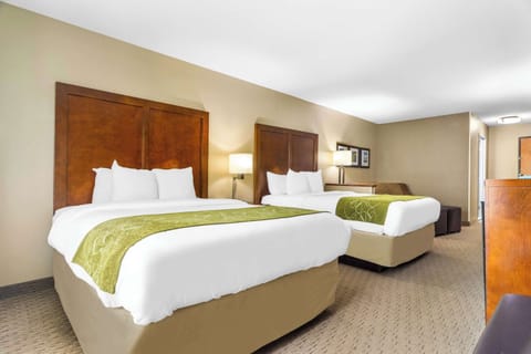 Suite, Non Smoking | In-room safe, desk, iron/ironing board, free cribs/infant beds