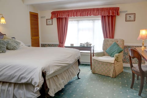 Standard Room, 1 Double Bed, Non Smoking | Desk, free WiFi, bed sheets, alarm clocks