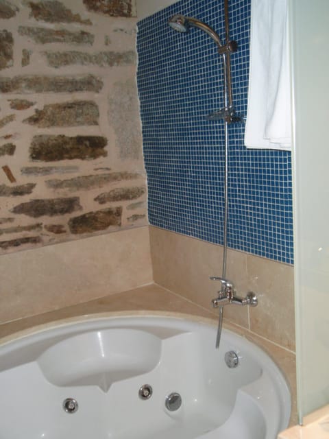 Standard Double Room | Bathroom | Combined shower/tub, jetted tub, hair dryer, towels