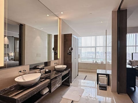 Suite, 1 King Bed (CEO) | Bathroom | Eco-friendly toiletries, hair dryer, slippers, towels