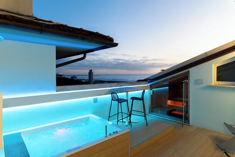 Suite with Spa Bath and Sauna | Terrace/patio