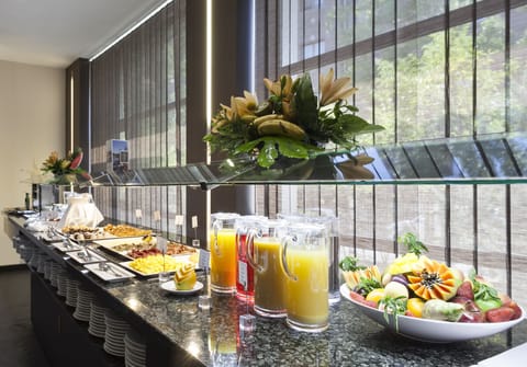 Daily continental breakfast (EUR 10 per person)