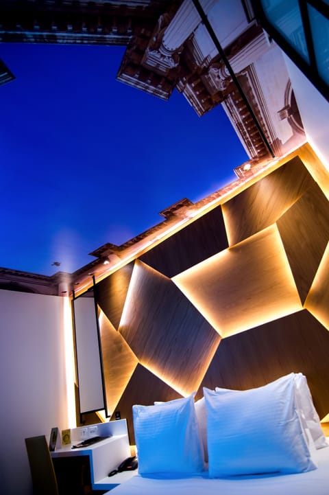 In-room safe, desk, soundproofing, iron/ironing board