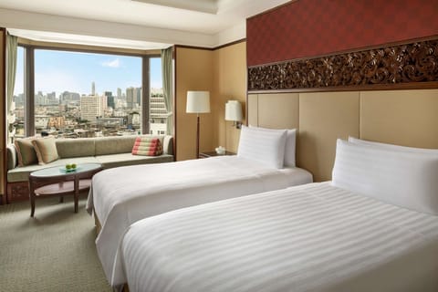 Shangri-La Wing, Deluxe Room, 2 Twin Beds | Minibar, in-room safe, desk, laptop workspace