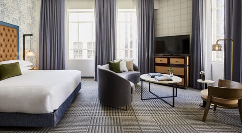 Executive Suite, 1 King Bed | Frette Italian sheets, premium bedding, pillowtop beds, in-room safe