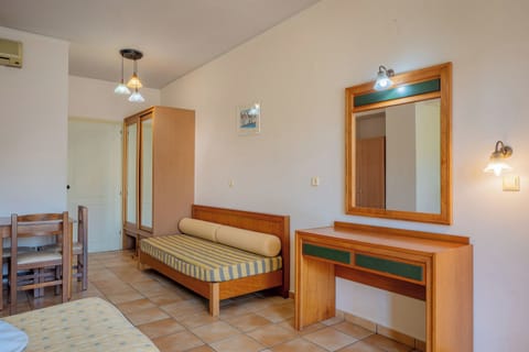 Studio | Soundproofing, free cribs/infant beds, free WiFi