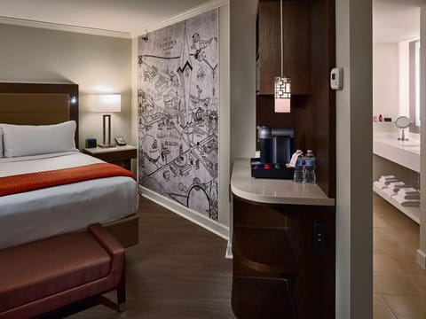Deluxe Room, 1 King Bed (Deluxe King Room) | Premium bedding, in-room safe, desk, blackout drapes