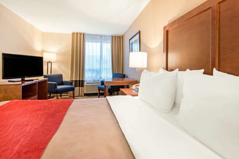 Standard Room, 1 Queen Bed, Non Smoking | Premium bedding, pillowtop beds, minibar, desk