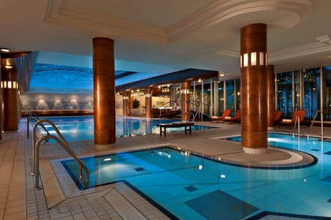 Indoor pool, sun loungers