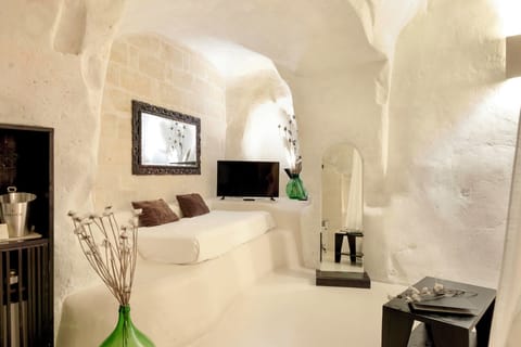 Grotta Panoramica | Minibar, in-room safe, soundproofing, iron/ironing board