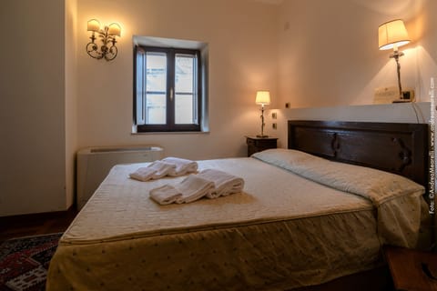 Standard Double Room | Minibar, in-room safe, desk, rollaway beds