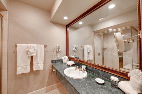 Suite, 1 Bedroom (2 Double Beds) | Bathroom | Eco-friendly toiletries, hair dryer, towels