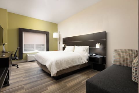 Standard Room, 1 King Bed (LEISURE) | In-room safe, desk, soundproofing, iron/ironing board