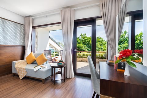 Deluxe Double Bed Room, Sea View | Minibar, in-room safe, individually decorated, desk