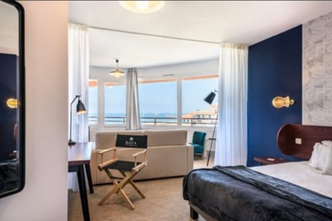 Junior Suite, Non Smoking, Partial Ocean View | Premium bedding, in-room safe, desk, blackout drapes