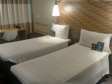 Standard Twin Room, 2 Twin Beds | Minibar, desk, soundproofing, free WiFi