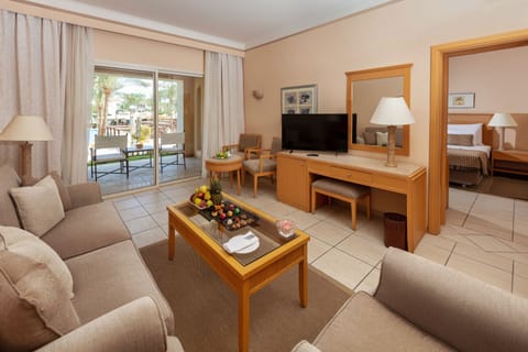 Junior Suite | 1 bedroom, Egyptian cotton sheets, premium bedding, pillowtop beds