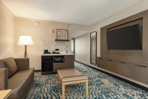 Suite, 1 King Bed, Accessible, Corner (Hearing) | Hypo-allergenic bedding, down comforters, pillowtop beds, in-room safe