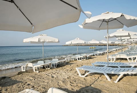 Private beach nearby, free beach cabanas, beach bar