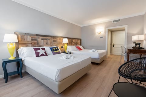 Family Room | Minibar, in-room safe, desk, soundproofing