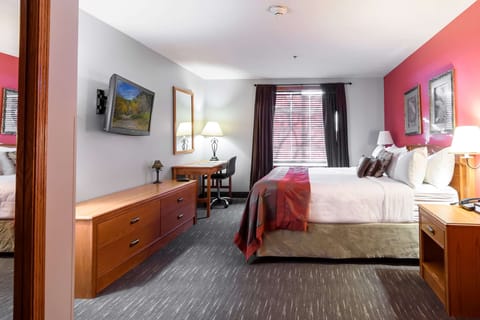 Suite, 1 King Bed, Non Smoking (One-Bedroom) | In-room safe, desk, iron/ironing board, free WiFi