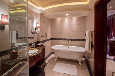 Premium Room, 1 King Bed, Business Lounge Access (Lounge Access) | Bathroom | Combined shower/tub, deep soaking tub, rainfall showerhead
