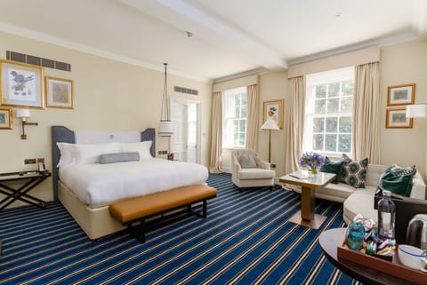 Deluxe Studio, 1 King Bed, River View | Egyptian cotton sheets, premium bedding, down comforters, pillowtop beds