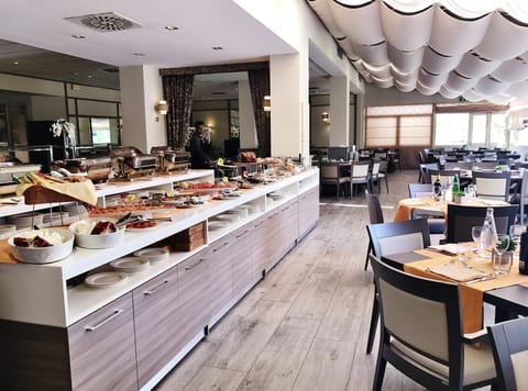 Daily buffet breakfast (EUR 20 per person)