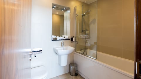 Superior Double or Twin Room | Bathroom | Combined shower/tub, free toiletries, hair dryer, bathrobes