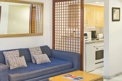 Studio without balcony (Partial sea view) | Private kitchen | Fridge, microwave, oven, stovetop
