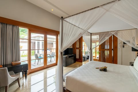 One Bedroom Royal Pavilion | In-room safe, desk, iron/ironing board, free cribs/infant beds