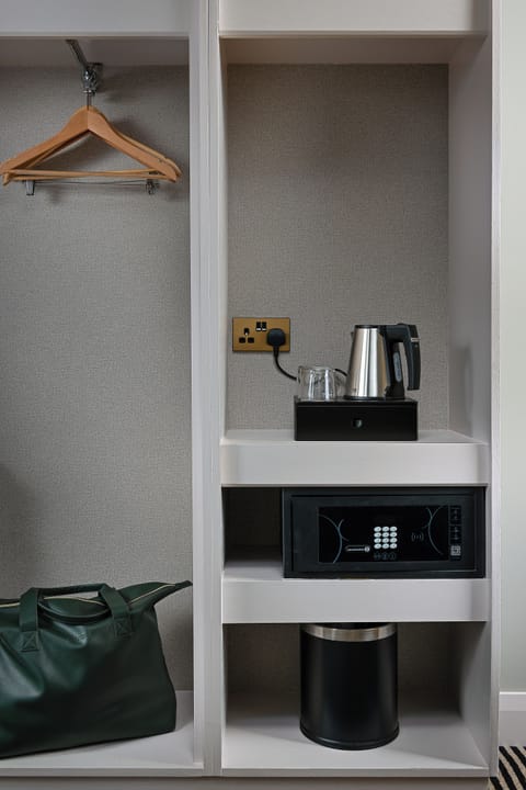 Deluxe Super King Room | Premium bedding, desk, laptop workspace, free WiFi