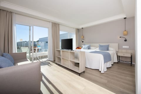 Junior Suite (Superior) | Desk, free WiFi, bed sheets, wheelchair access