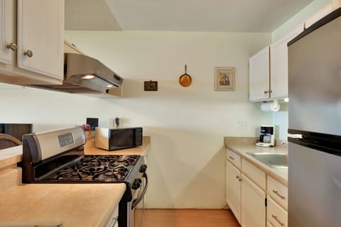 Standard Room, 1 Bedroom, Oceanfront | Private kitchen | Fridge, microwave, stovetop, dishwasher