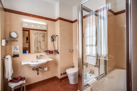 Superior Double or Twin Room | Bathroom | Shower, eco-friendly toiletries, hair dryer, bidet