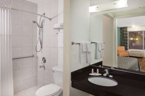 Combined shower/tub, deep soaking tub, free toiletries, hair dryer