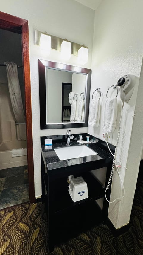 Standard Room, 2 Queen Beds | Bathroom | Combined shower/tub, towels