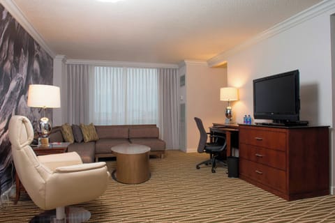 Club Suite, 1 King Bed, Non Smoking | Pillowtop beds, in-room safe, iron/ironing board, free cribs/infant beds