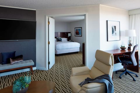 Club Suite, 1 King Bed | Pillowtop beds, in-room safe, iron/ironing board, free cribs/infant beds